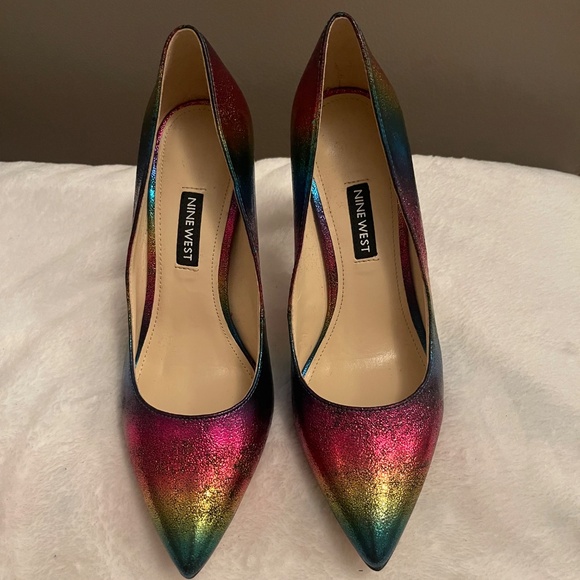 Pumps - Picture 2 of 4